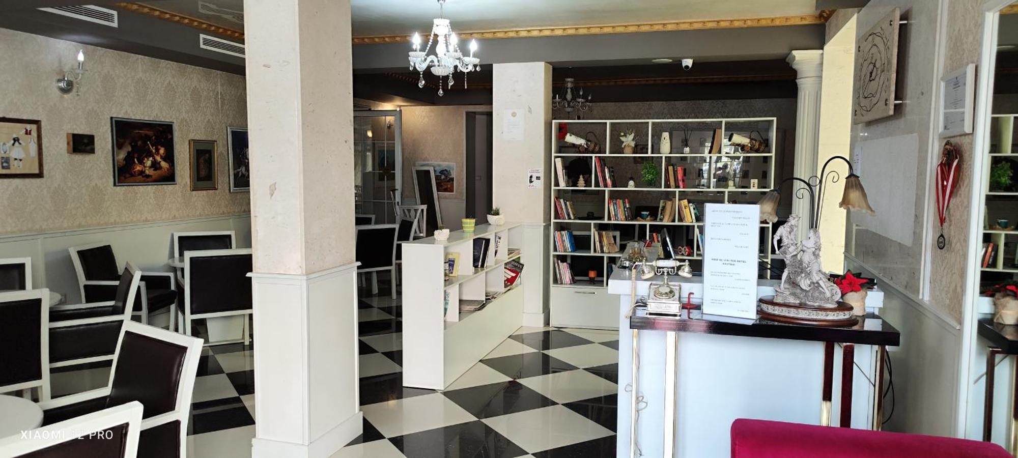 Hotel Kastria Tiranë Luaran gambar