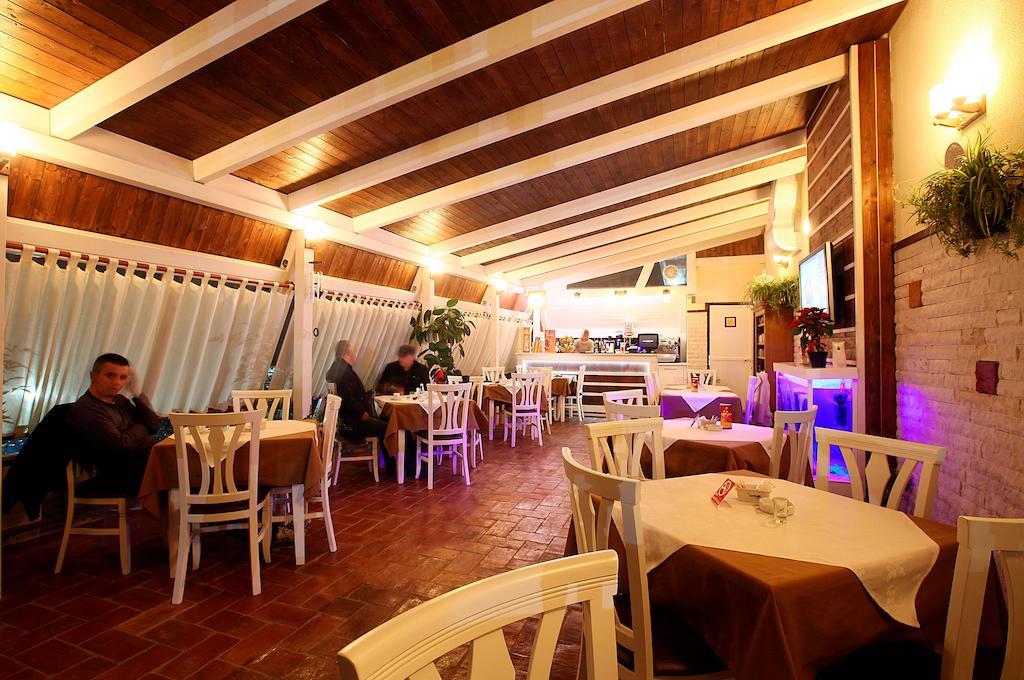 Hotel Kastria Tiranë Luaran gambar